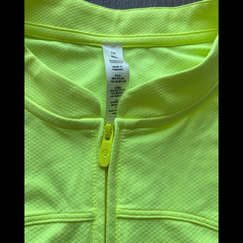 Lululemon Front Zip Mock-Neck Tennis Tank Top in Highlight Yellow Size 10 - Picture 5 of 8